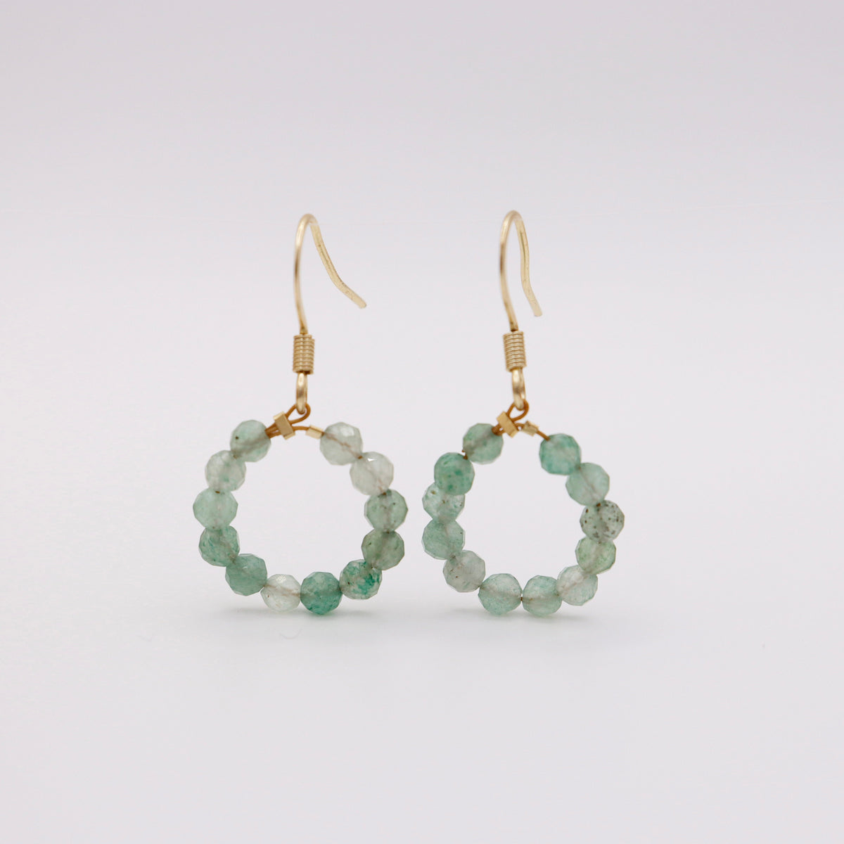 Aventurine hook earrings – handmade at Dunjas Atelier, Zurich

