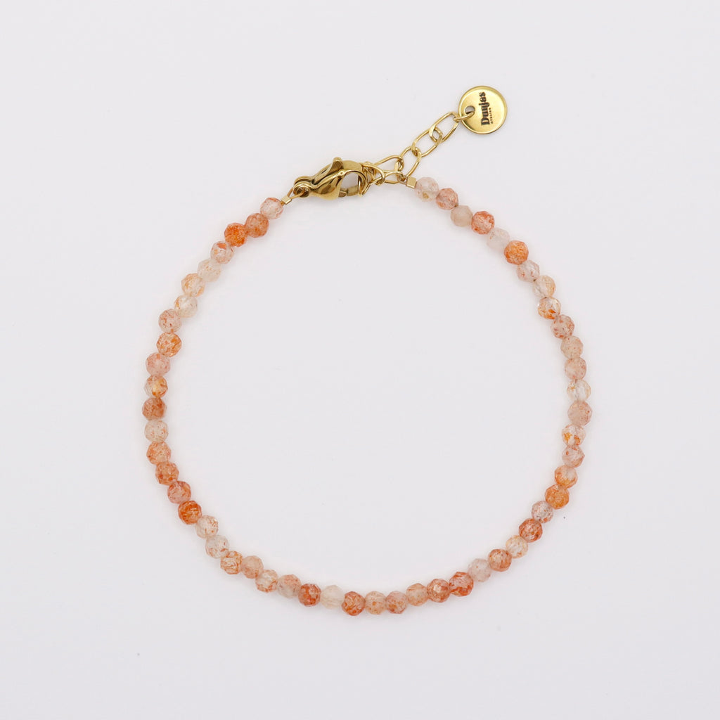 Sonnenstein Armband Detailansicht – Stein für Glück und Licht, handgefertigt in Zürich